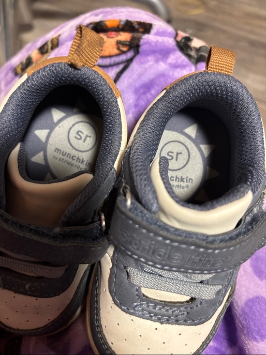 5/$25 Kids Casual Velcro Sneakers in Blue and Cream - Picture 7 of 8